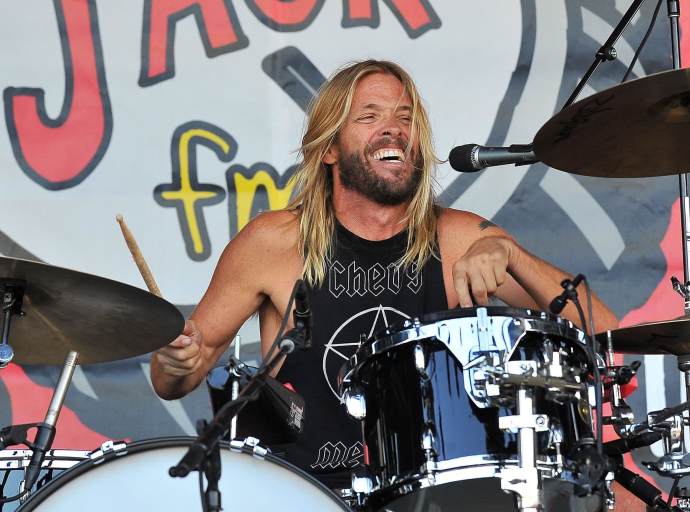 Foo Fighters Afterlife : Band carry on after Taylor Hawkins but as a 'different' band. 